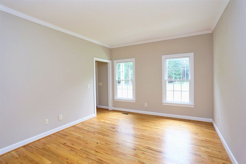 2204 E Old Oxford Rd, Chapel Hill, NC 27514