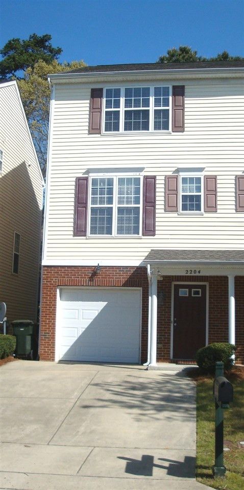 2204 Persimmon Ridge Dr, Raleigh, NC 27604