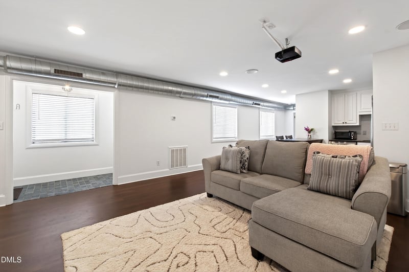 2204 Stafford Ave #202, Raleigh, NC 27607