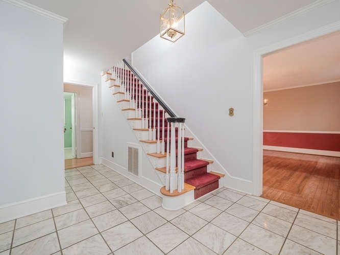 2205 Barfield Ct, Raleigh, NC 27612