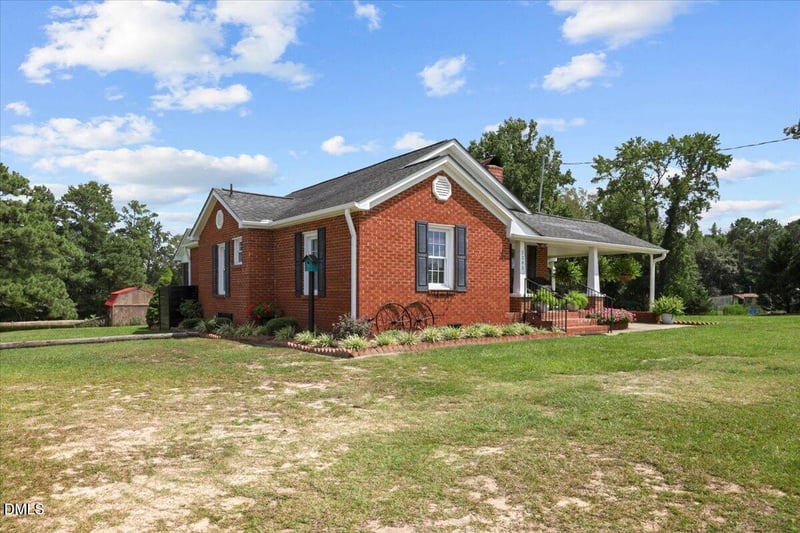 2205 Thompson Rd, Four Oaks, NC 27524