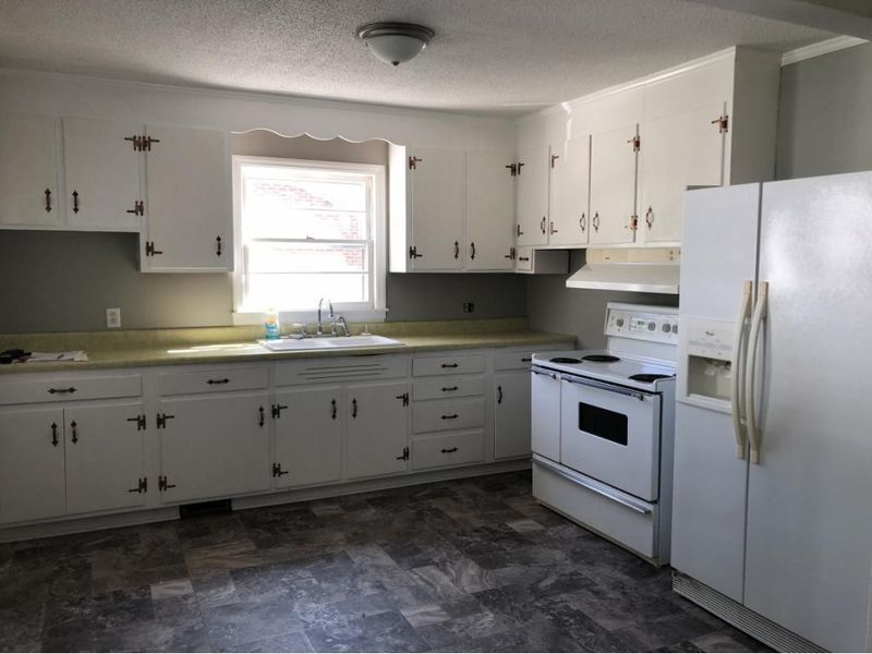 2206 Wilkins St, Burlington, NC 27217