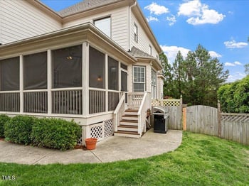 2207 Cameron Pond Dr, Cary, NC 27519