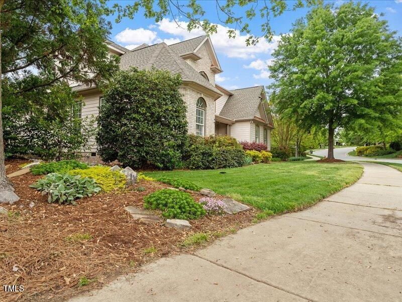 2207 Cameron Pond Dr, Cary, NC 27519