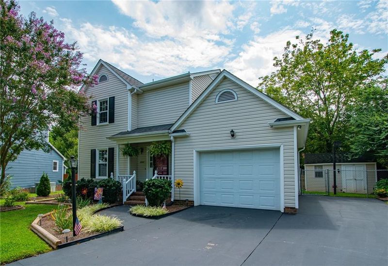 2207 Franklin Ct, Burlington, NC 27215