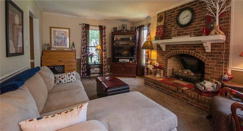 2207 Franklin Ct, Burlington, NC 27215