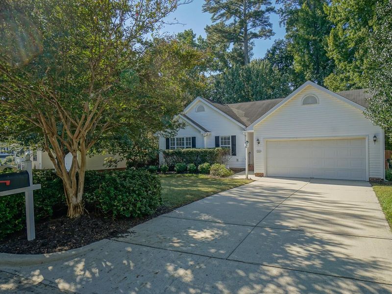 2207 Oak Stream Ln, Apex, NC 27523