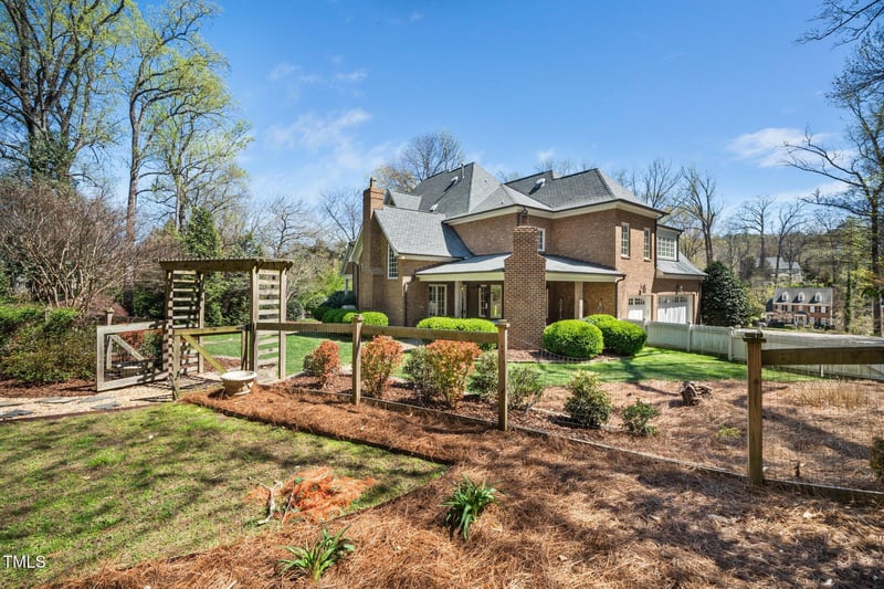 2207 Oxford Rd, Raleigh, NC 27608