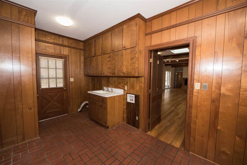 2207 Wilkins Dr, Sanford, NC 27330