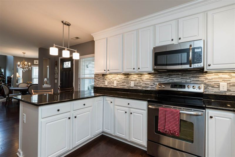 2208 Bartlett Cir, Hillsborough, NC 27278