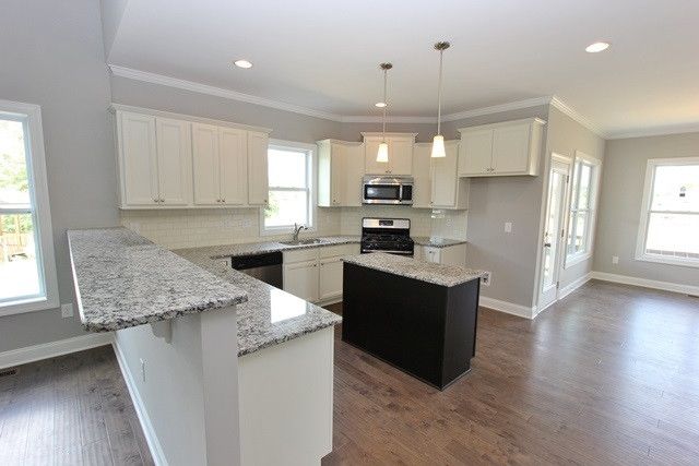 2208 Mills Crest St, Fuquay Varina, NC 27526