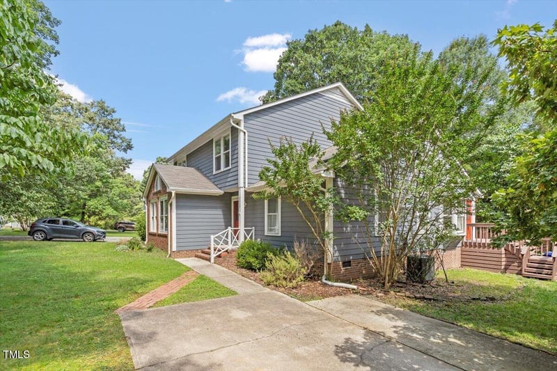 2208 Pathway Dr, Chapel Hill, NC 27516