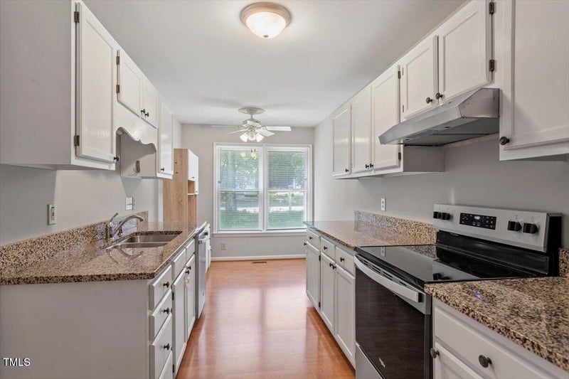 2208 Pathway Dr, Chapel Hill, NC 27516