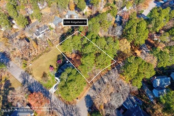 2208 Ridgefield Dr, Chapel Hill, NC 27517