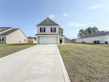 2208 Roadster Pony Ln, Hope Mills, NC 28348