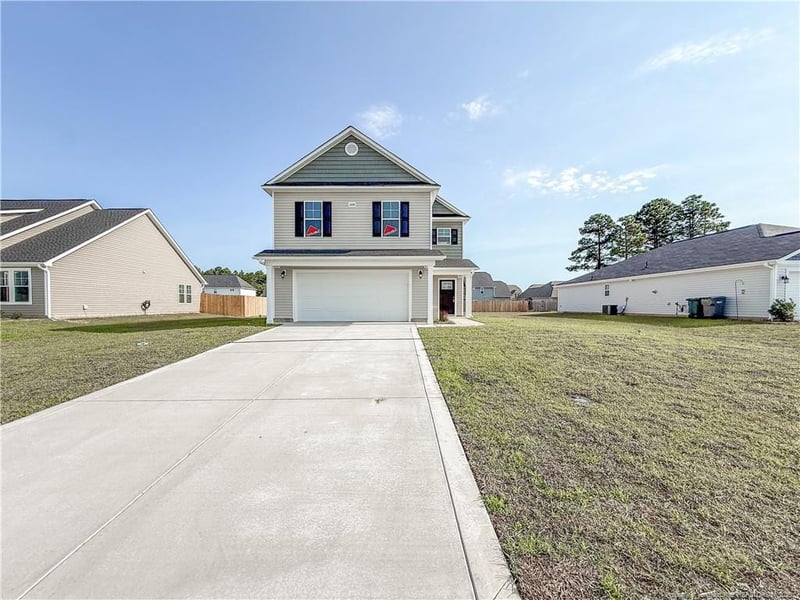 2208 Roadster Pony Ln, Hope Mills, NC 28348