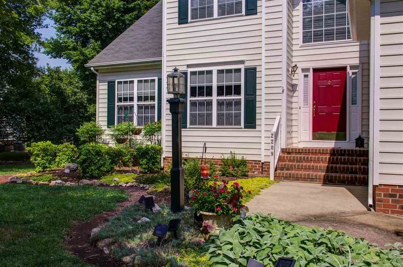 2209 Becketts Ridge Dr, Hillsborough, NC 27278