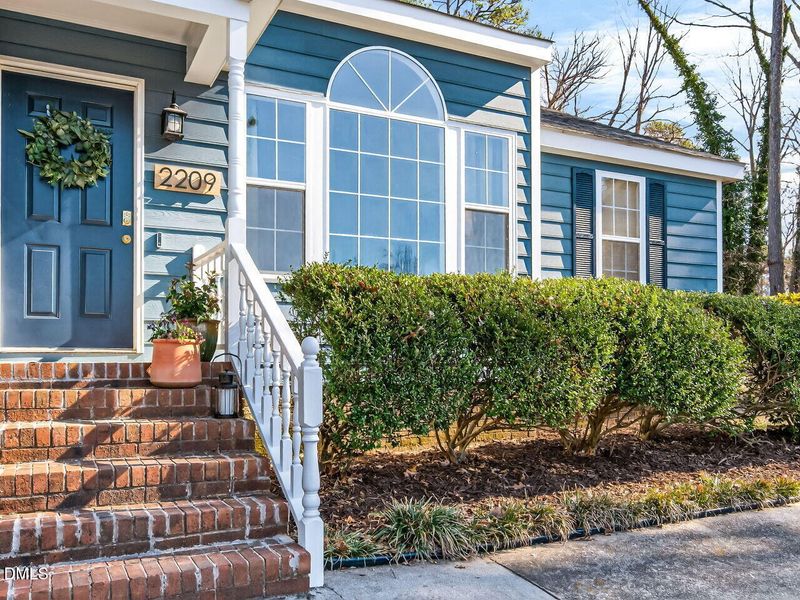 2209 Crampton Pl, Raleigh, NC 27604