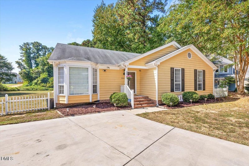 2209 Dobbin Pl, Raleigh, NC 27604