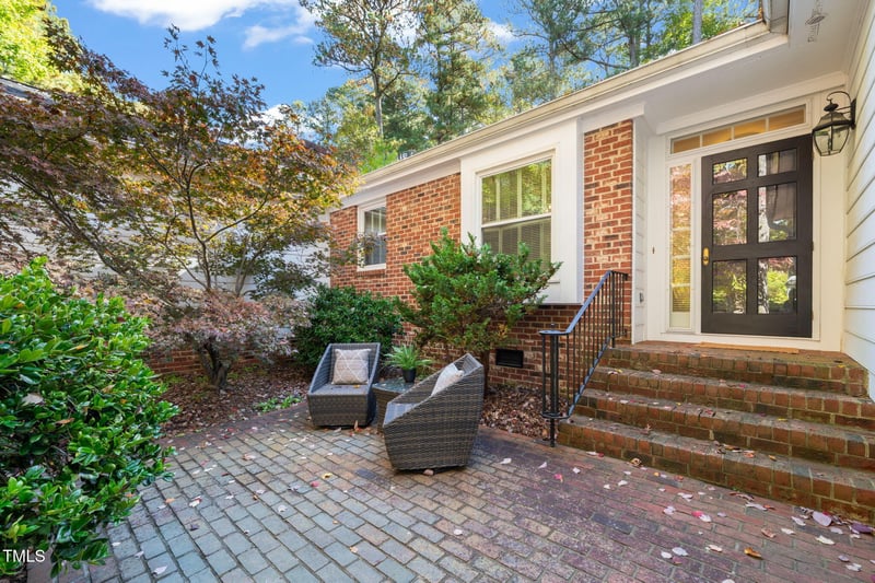 2209 Ridgefield Dr, Chapel Hill, NC 27517