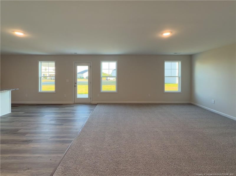 2209 Roadster Pony Ln, Hope Mills, NC 28348