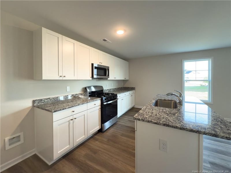 2209 Roadster Pony Ln, Hope Mills, NC 28348