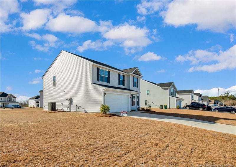 2209 Roadster Pony Ln, Hope Mills, NC 28348