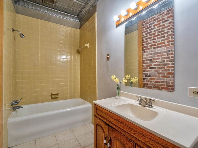 2209 University Dr, Durham, NC 27707