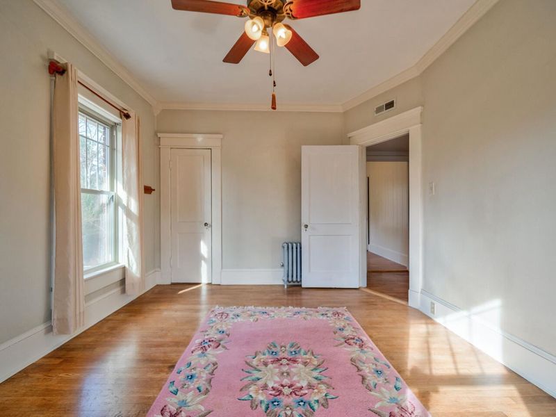 2209 University Dr, Durham, NC 27707