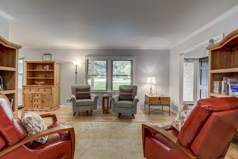 221 Briarcliff Ln, Cary, NC 27511