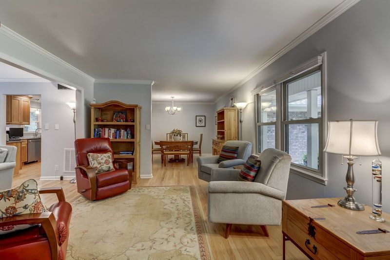 221 Briarcliff Ln, Cary, NC 27511