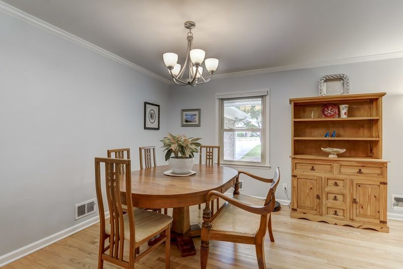 221 Briarcliff Ln, Cary, NC 27511