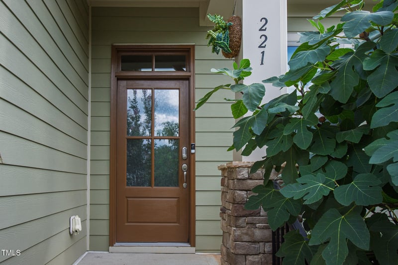 221 Brook Manor Ct, Cary, NC 27513