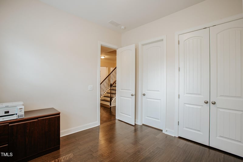 221 Brook Manor Ct, Cary, NC 27513