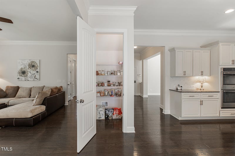 221 Brook Manor Ct, Cary, NC 27513
