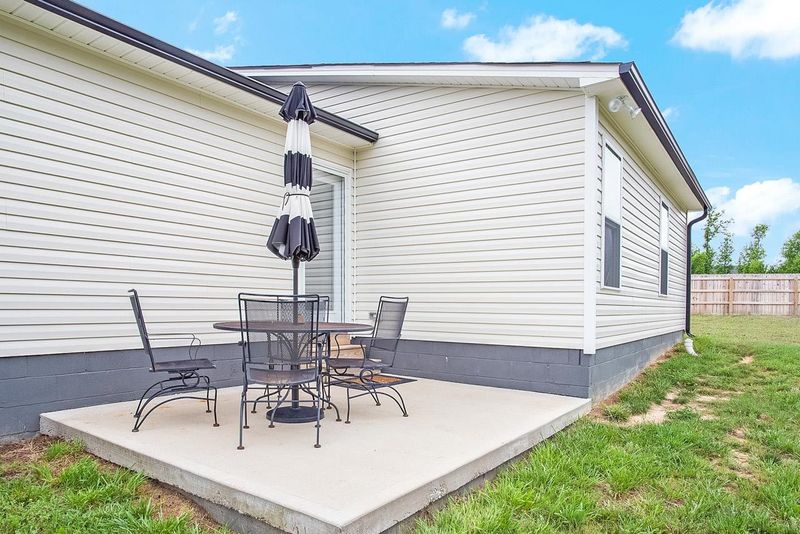 221 Cornfield Ln, Benson, NC 27504
