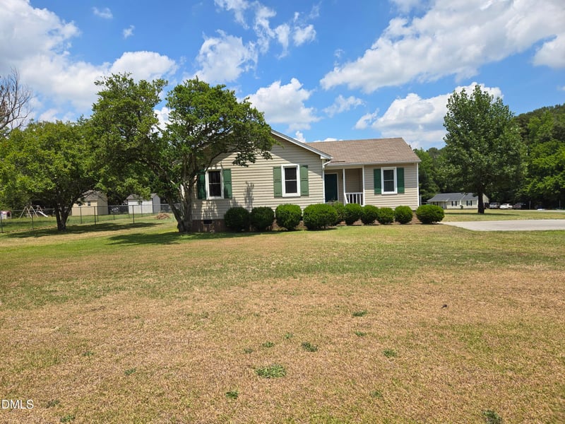 221 Country Ln, Clayton, NC 27520