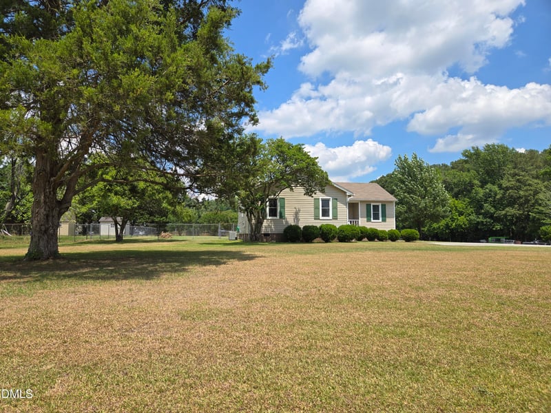 221 Country Ln, Clayton, NC 27520