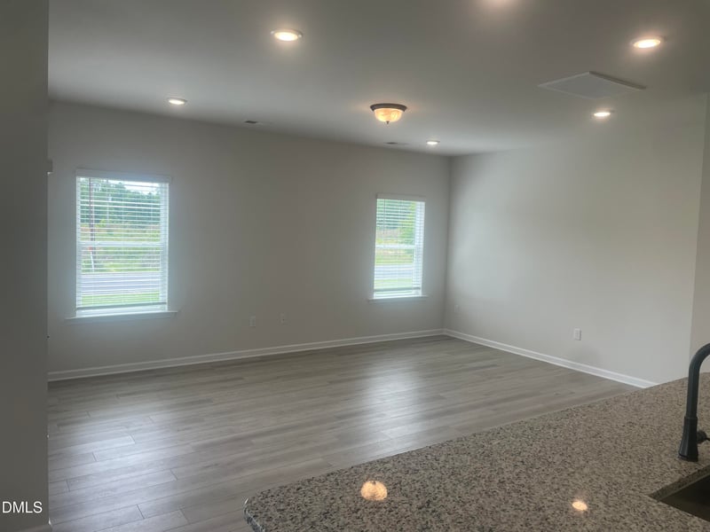 221 Courtside Dr, Dunn, NC 28334