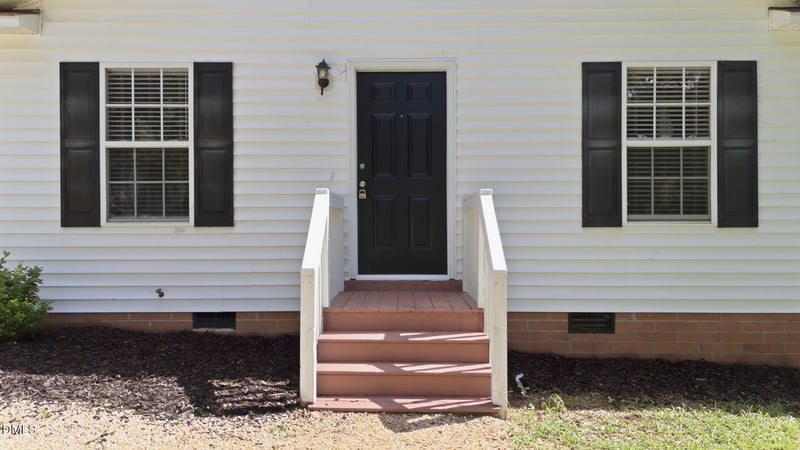 221 Dogwood Ave, Clayton, NC 27520