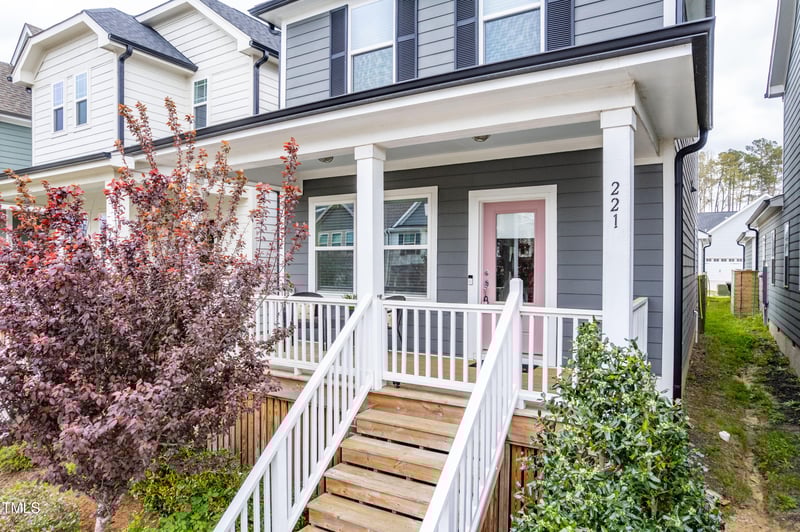221 Douglas Falls Dr, Wendell, NC 27591