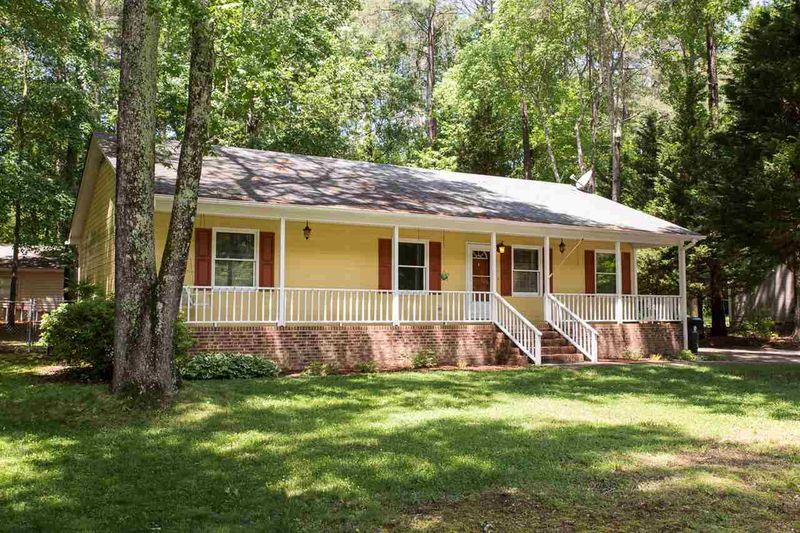221 Glaive Dr, Durham, NC 27703