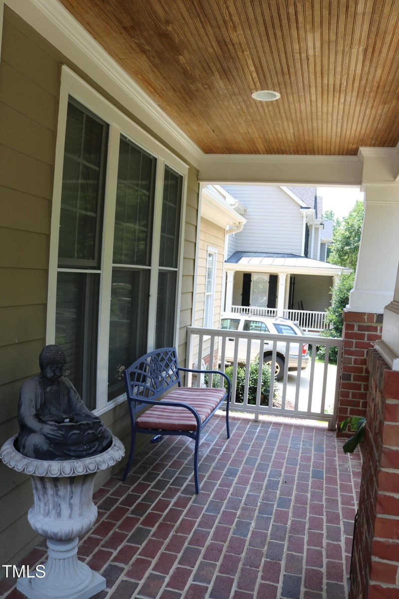 221 Grantwood Dr, Holly Springs, NC 27540