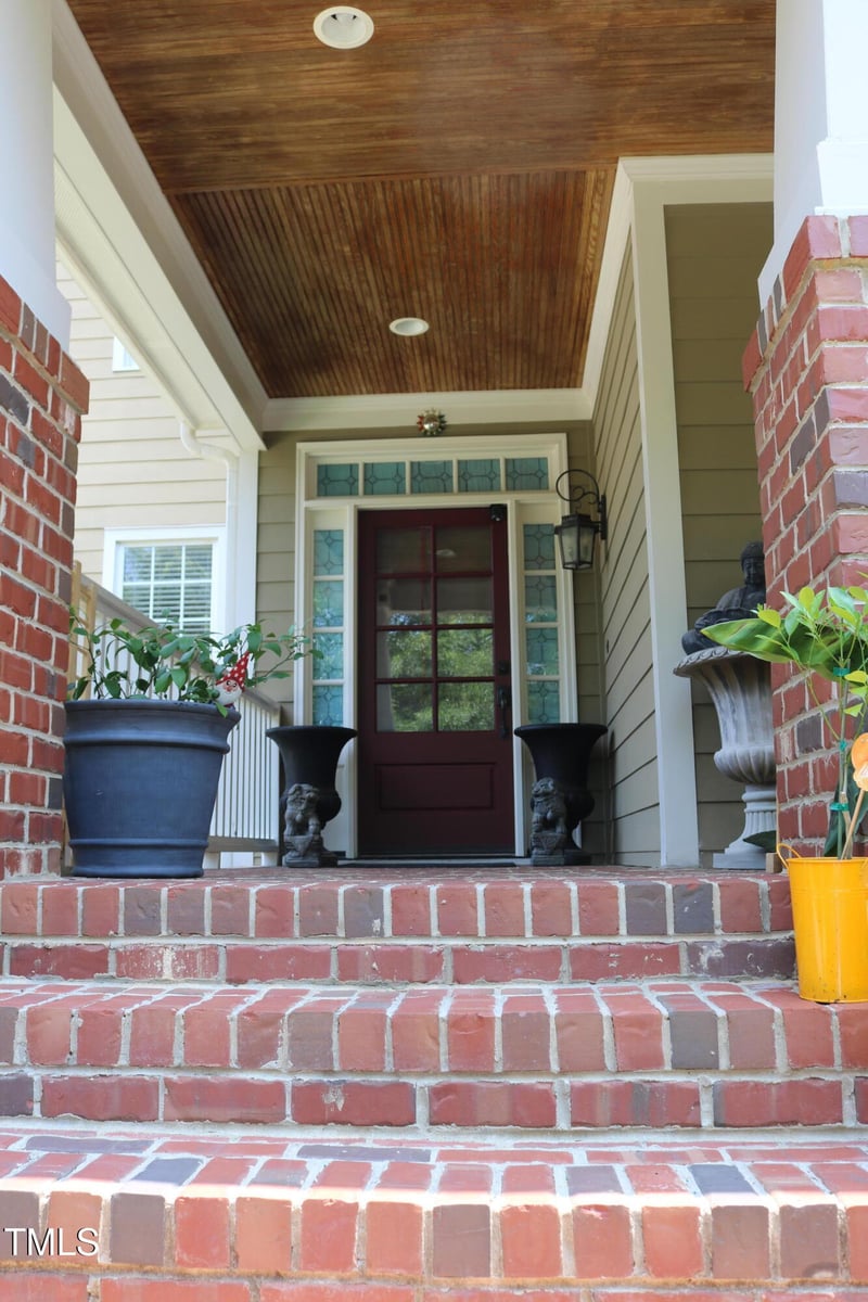 221 Grantwood Dr, Holly Springs, NC 27540