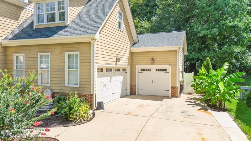 221 Grantwood Dr, Holly Springs, NC 27540