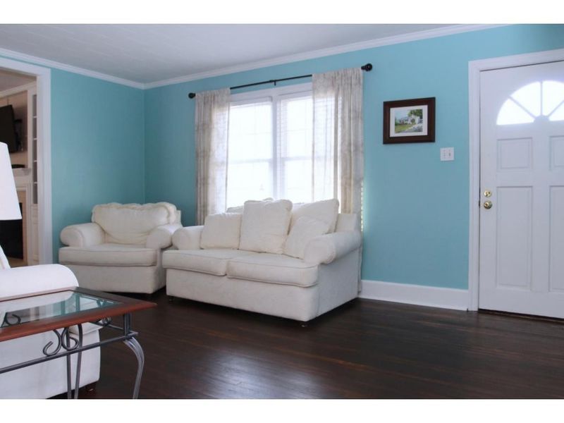 221 S Gurney St, Burlington, NC 27215