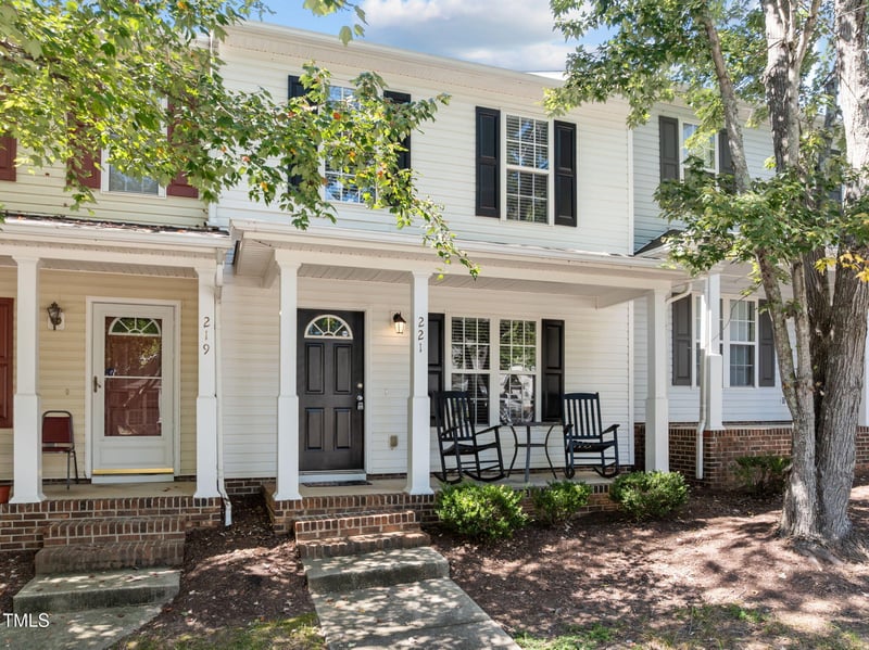 221 Highgate Cir, Wake Forest, NC 27587
