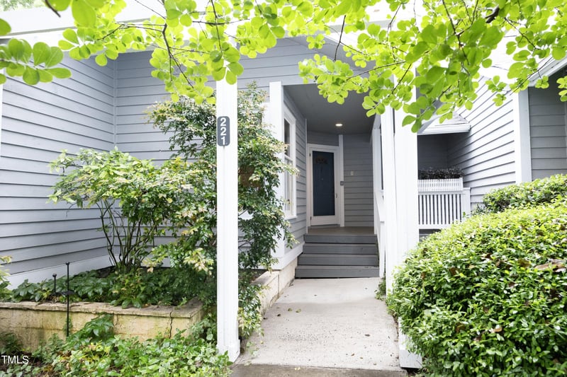 221 Kirkwood Dr, Chapel Hill, NC 27514