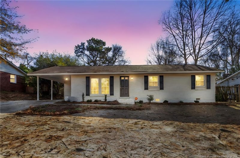 221 Lansdowne Rd, Fayetteville, NC 28314