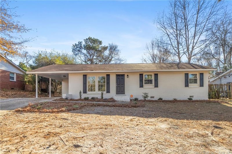 221 Lansdowne Rd, Fayetteville, NC 28314